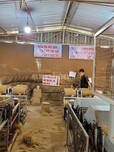 TUYỂN CÔNG NHÂN CHẠY MÁY CHỈ XƠ DỪA