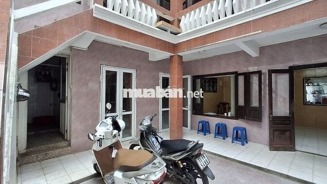 Cho thuê nhà Hạ Hồi, 110m2 x 3 tầng +30m2 sân để xe, giá 50 triệu