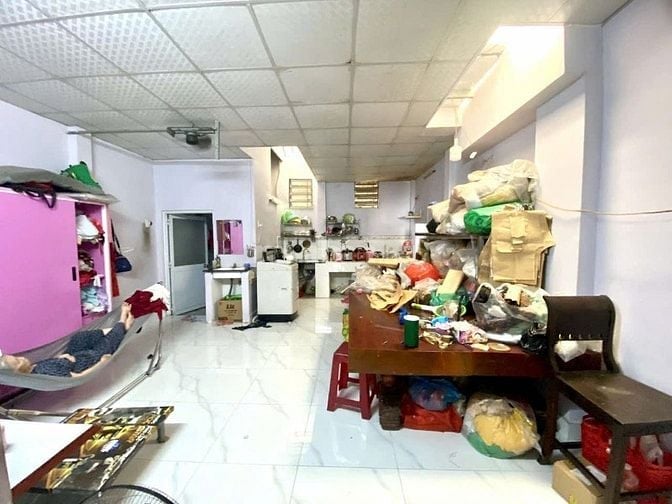 BÁN NHÀ NGAY NHÀ THỜ TRUNG MỸ TÂY - HẺM XE HƠI - XE HƠI NGỦ TRONG NHÀ 