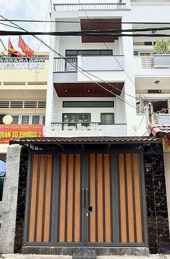 Nhà hẻm xe tải thông, gần chợ Bà Chiểu giáp q1 thuận tiện kinh doanh.