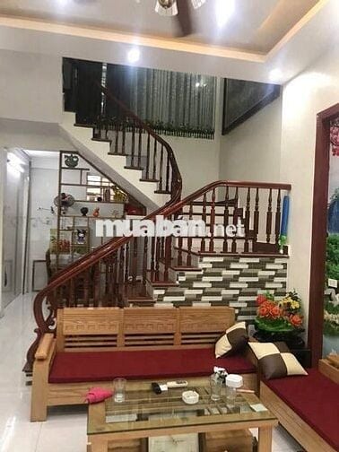 Thím e đang cần bán nhà 4t,45m tại Ngô Thì Sĩ,Hà Đông ,ngõ to chỉ 8t