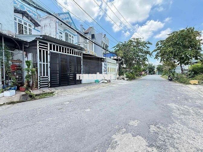 NHÀ GẦN MT ĐẶNG THÚC VỊNH HÓC MÔN