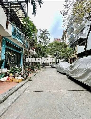 Tôi cần bán nhà Tiểu Khu Ngọc Khánh La Thành 5tầng thang máy.
