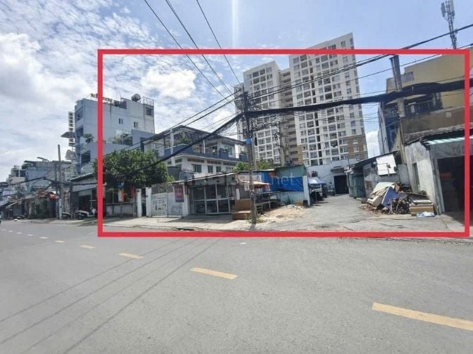 Khuôn đất 2273m2. DT 34,5x66m full thổ cư - Ngay Đầm Sen. Giá 60tr/m2
