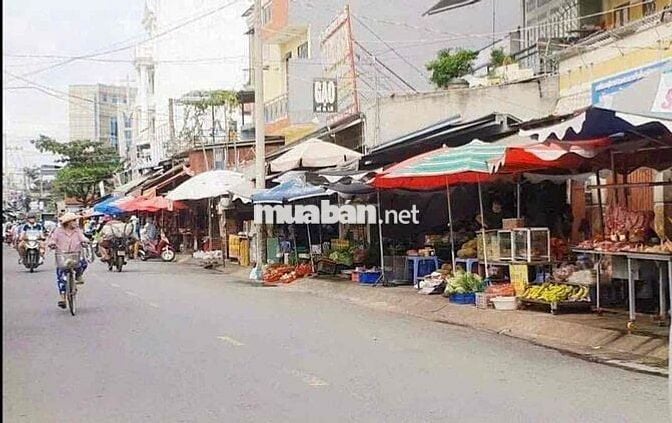 Tôi đang Kẹt tiền cần bán gấp xoay trả nợ sát ngay chợ mặt tiền đường