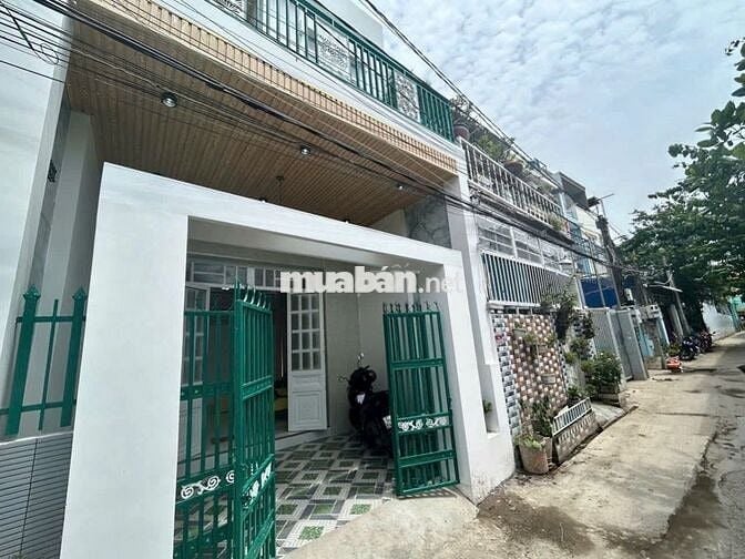 Bán căn nhà 1 trệt 1 lầu Mỹ Lộc Long An DT 4,5x12m SHR. Giá 1 tỷ 300