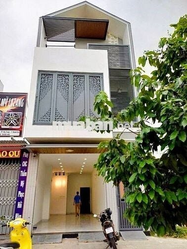 CHO THUÊ NHÀ Ở KINH DOANH 4 PN MẶT ĐƯỜNG CHÍNH KHU VCN PHƯỚC LONG