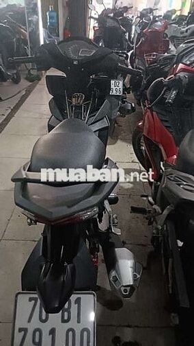 Cửa hàng có bán một chiếc xe winner đời 2017