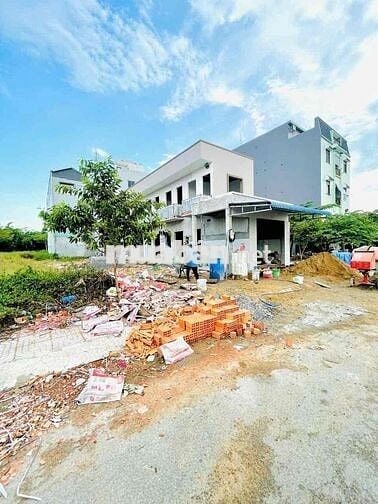Bán nhanh mặt tiền xây trọ 10x26m, kdc đông gần kcn lớn, sổ hồng riêng