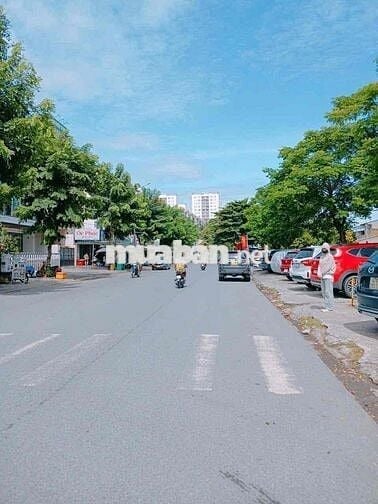 BÁN ĐẤT TẶNG NHÀ- HÀNG XÓM PHÚ MỸ HƯNG- DT~84m2- NHỈNH 4🧄