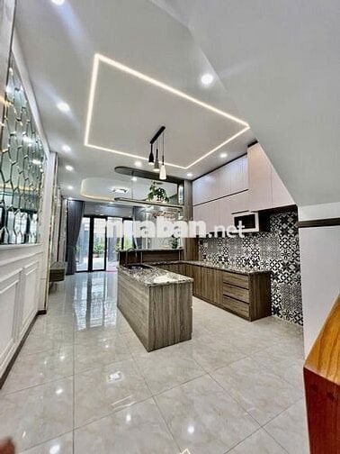 Nhà sạch sẽ như mới,dt4*20m, 2lau,3pn,4wc, sân đậu xe hơi hẽm xe tải