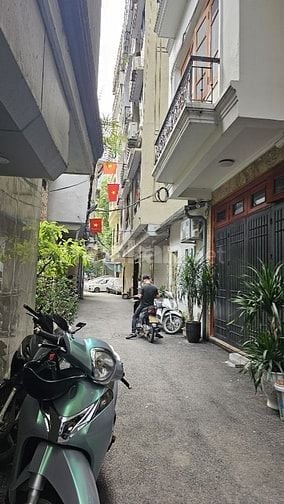 Bán nhà phố Trường Chinh Dt 43m2, 6t, mt 7m, thang máy full nội thất.