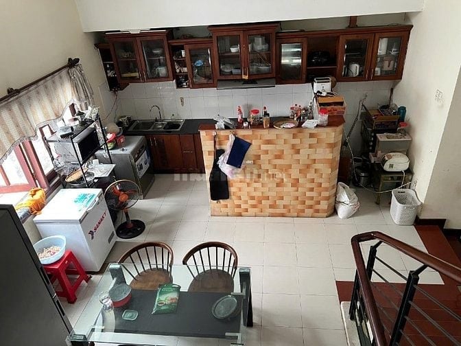 Biệt thự HXT ngay bến đò mát mẻ, sân đậu oto. Sẵn 4pn 5wc, có máy lạnh