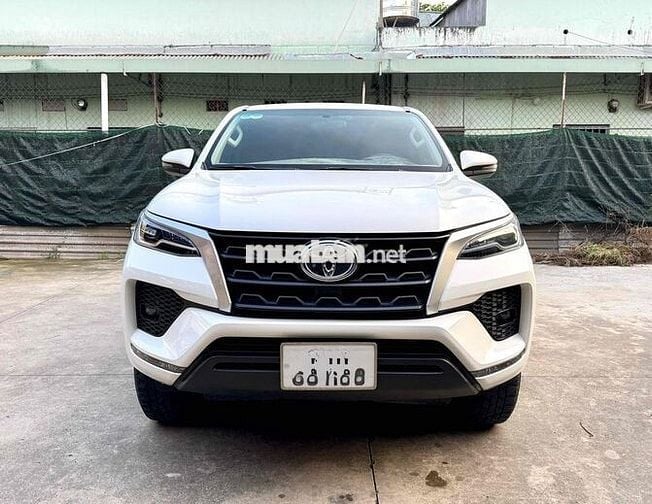 Toyota Fortuner 2022 2.4L 4x2 MT - 80000 km