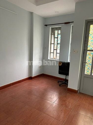 2PHÒNG TRỌ MẶT TIỀN LŨY BÁN BÍCH, hơn30m2, trên lầu có cửa sổ,ban công