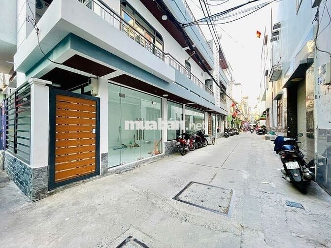 NGANG 18M CĂN GÓC 3 MẶT HẺM Ô TÔ TRÁNH 3 TẦNG 4 PN MASTER 2 MBKD