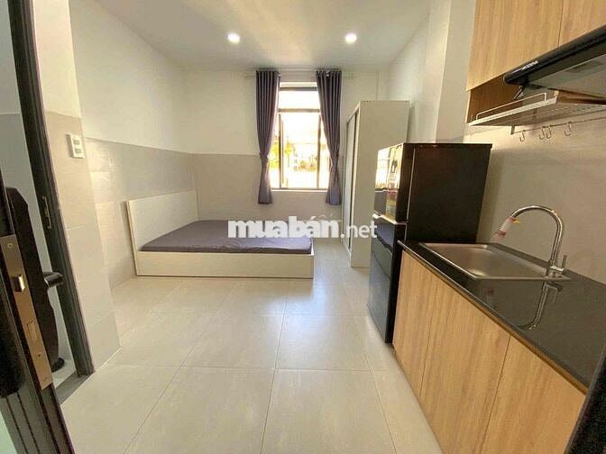 CHO THUÊ STUDIO CỬA SỔ LỚN FULL NỘI THẤT NHÀ THANG MÁY NGAY PHỔ QUANG