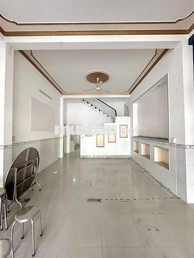 Nhà trệt 2 lầu 5PN đường Phạm Hùng chỉ 15 triệu giá quá êm