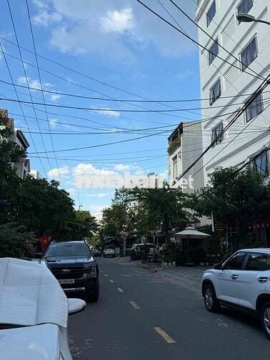 Căn hộ hai tầng 6 phòng ngủ Vũ Ngọc Phan giá 7,5 tỷ