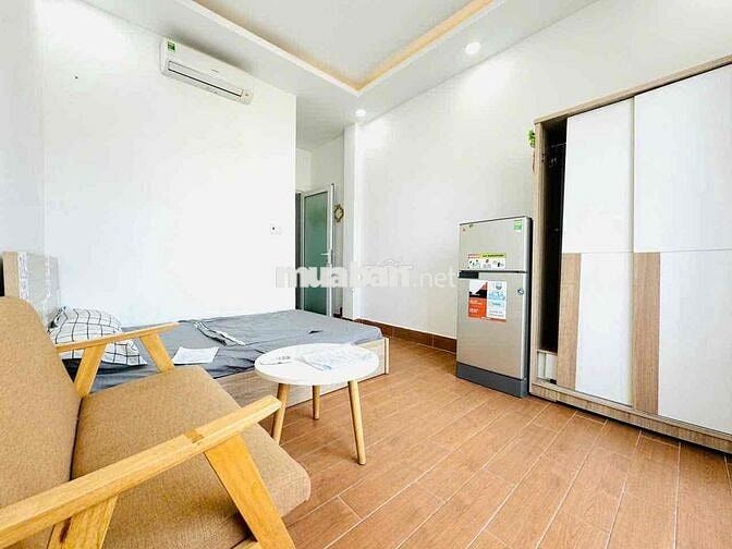 TRỐNG SẴN STUDIO BAN CÔNG TÁCH BẾP NỘI THẤT ĐẦY ĐỦ VÀO Ở NGAY