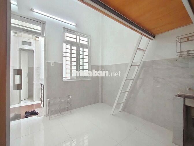 Duplex gác cao 1m7 sẳn NT ,phòng mới. Chuyên cho SV ngay ĐH Văn Hiến