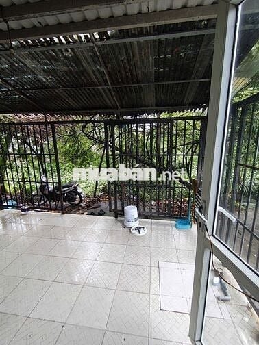 Nhà 2 tầng, hẻm xe hơi, 3 phòng ngủ, sân vườn
