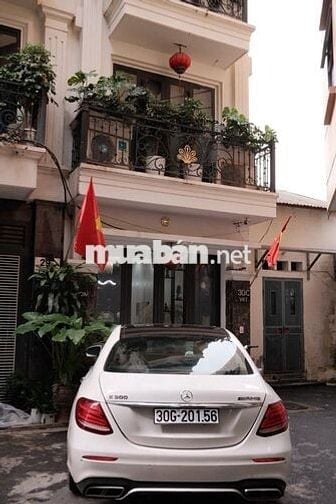 PHÂN LÔ Ô TÔ TRÁNH VÀO NHÀ HOÀNG VĂN THÁI THANH XUÂN-45M-6TÂNG-T MÁY