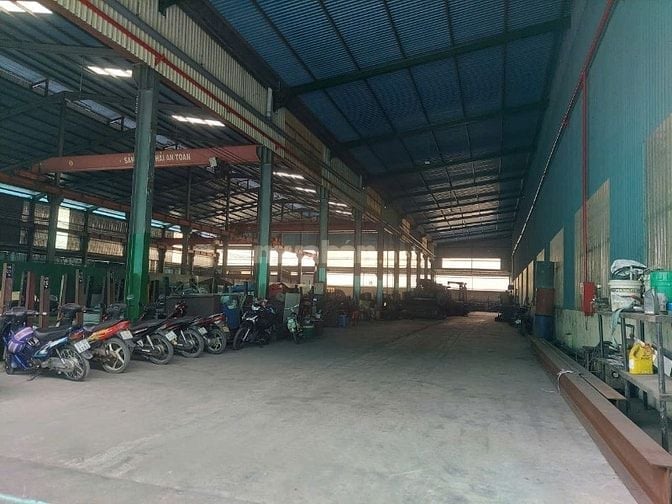 Cho thuê kho xưởng 1.700m2 Bến Lức giáp HCM, PCCC đầy đủ, giá : 68k/m2