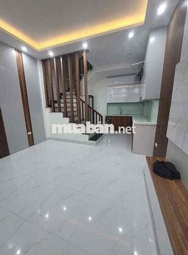 BÁN NHÀ KHƯƠNG TRUNG MỚI ĐẸP GẦN Ô TÔ GẦN ĐẦM HỒNG DT: 30m2, 5Tầng.