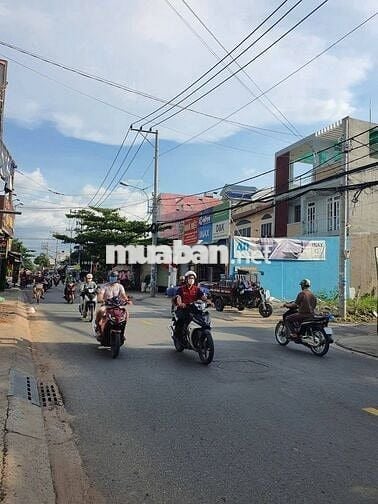 Dt : 4 m X 37m . 1 trệt 2 lầu 3 tấm ,1phong thờ 5ph ngũ 4WC