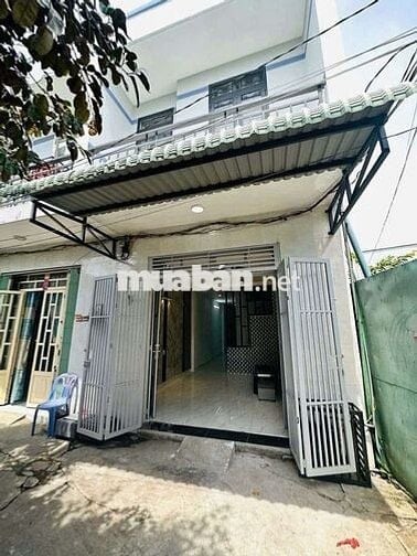 Cần bán nhà hẻm DT 54m2/1,53 tỷ từ đ. Bình Hưng vào, ở Bình Chánh.