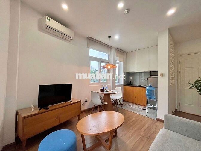 Thuê căn hộ Nguyễn Trãi quận 1 có Ban công thoáng mát như hình