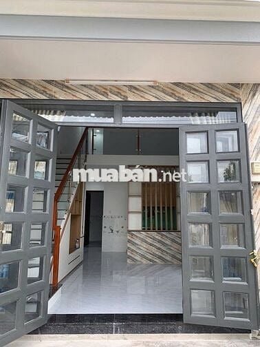 Nhà cấp 4, diện tích 42m2, 2 phòng ngủ, 1 phòng thờ, 2 nhà vệ sinh