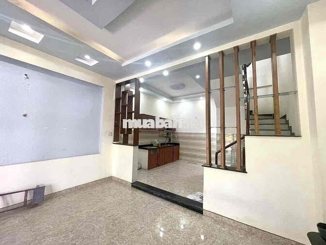 4,3 TỶ NHÀ MT THẠNH XUÂN 21 NGANG 5M NỞ HẬU 2 LẦU HXH , SHR HOÀN CÔNG