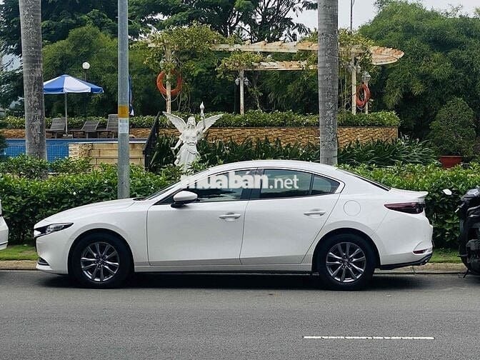 Mazda 3 2022 1.5L Luxury - 33000 km