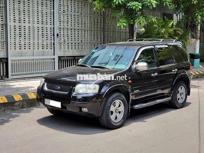 Xe gia đình gầm cao Ford Escape AT 4x4 xăng 5 chổ