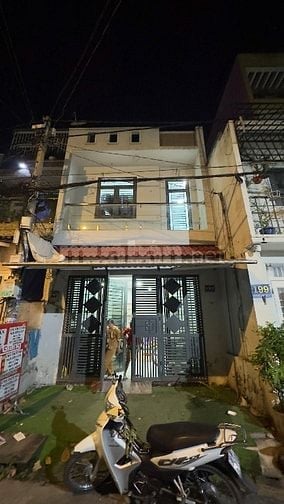 Bán Gấp Mặt tiền Kinh Doanh Đường Hồ Văn Long 