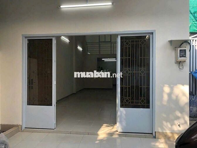 Cần cho thuê nhà cấp 4 bP ĐHT Q12. DT 4,3*13. 1 PN 1 WS hẻm xe hơi