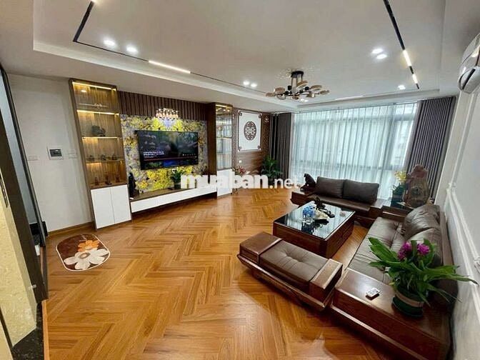 BÁN NHÀ DÂN XÂY PHỐ NGỌC LÂM 6 TẦNG THANG MÁY OTO VÀO NHÀ