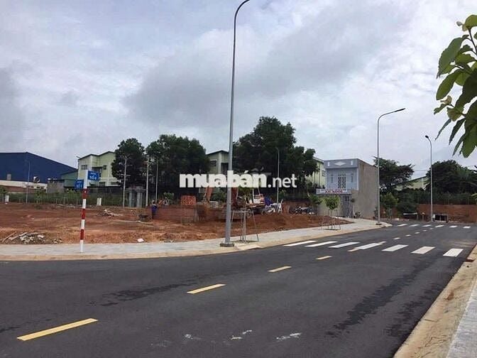Chính chủ bán gấp 80m2 ở khu công nghiệp Vsip Bắc Tân Uyên Bình Dương