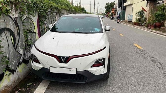 Lên đời VF8 bán VinFast VF6 2024 Plus - 11750 km