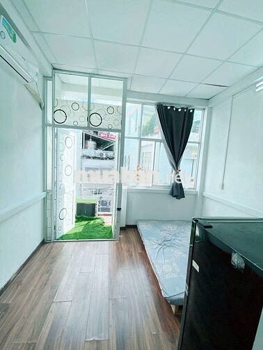 PHÒNG FULL NỘI THẤT BAN CÔNG GIÁ HẠT DẺ ĐI BỘ QUA QUẬN 1,3