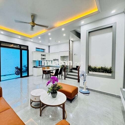Chỉ nhỉnh 6 tỷ Phú Diễn - 35m - 5 tầng 3 ngủ - sát phố - ở ngay