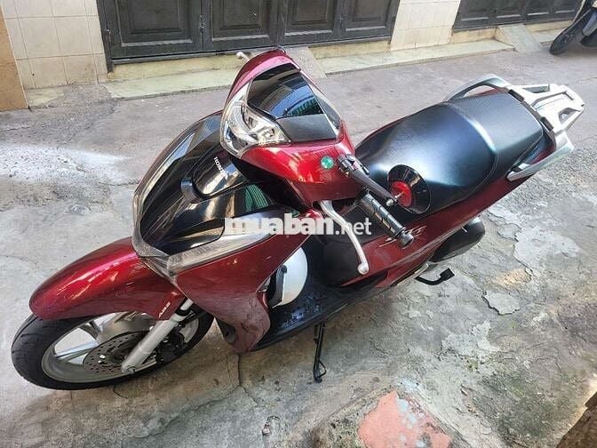 Xe SH150i ABS nhà đang đi