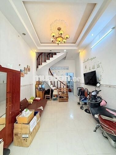Nhà Tân Bình ngay sân bay - 35m2 tặng nội thất đẹp - 2 tầng - 3,99 tỷ