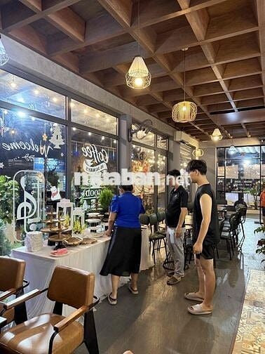 Cần Sang Quán Cà phê mặt tiền , lô góc