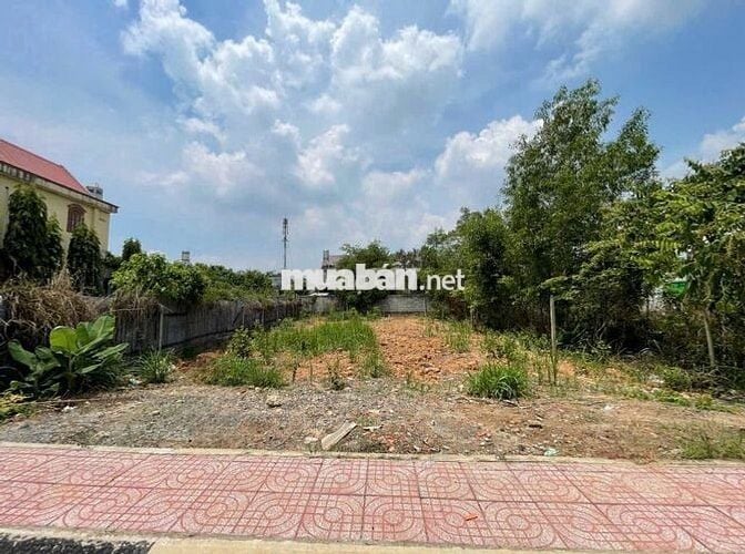 Bán gấp 2lô đất liền kề mặt tiền Nguyễn Thị Lắng sát chợ Tân Phú Trung