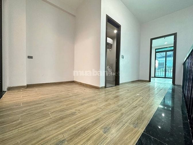Nhà mới 3 tầng đẹp, giá tốt, dọn vào ở ngay