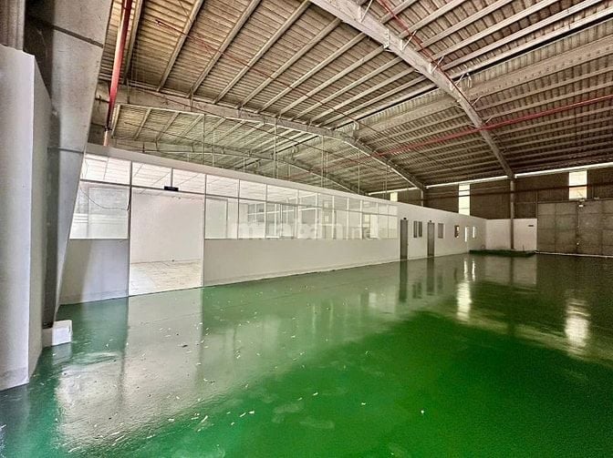 Cho thuê kho xưởng 2.500m² PCCC tự động, xe cont vào tận nơi, Long An