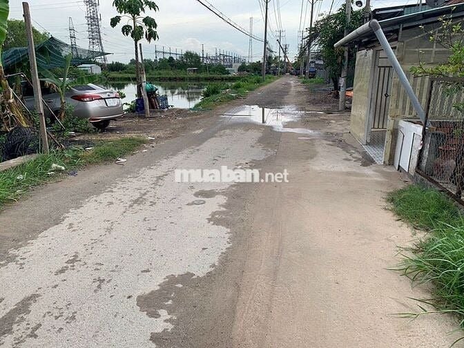 Nhà bán chính chủ, cách ngã 4 Ng.V.Linh + QL50 đúng 2km.